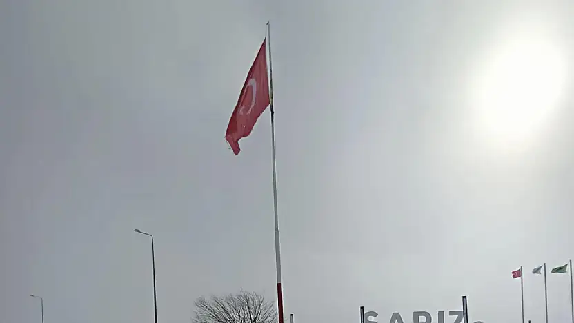 Kayseri'de bayrak gönderden indirildi! İşte nedeni
