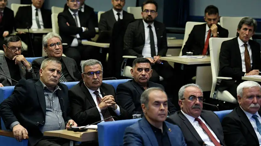 Kayseri'de 'Çekimser oy' tartışması alevlendi! O isme 'İstifa et' çağrısı: Yaptığı inşaatlar, sahibi olduğu arsalar incelenmeli!