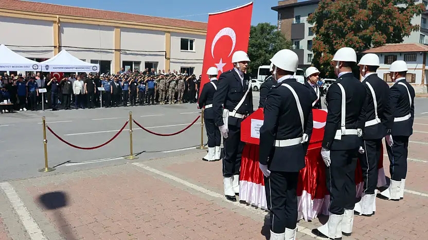 Kayseri'de görev yapan polis için tören düzenlendi! Oğlundan son veda