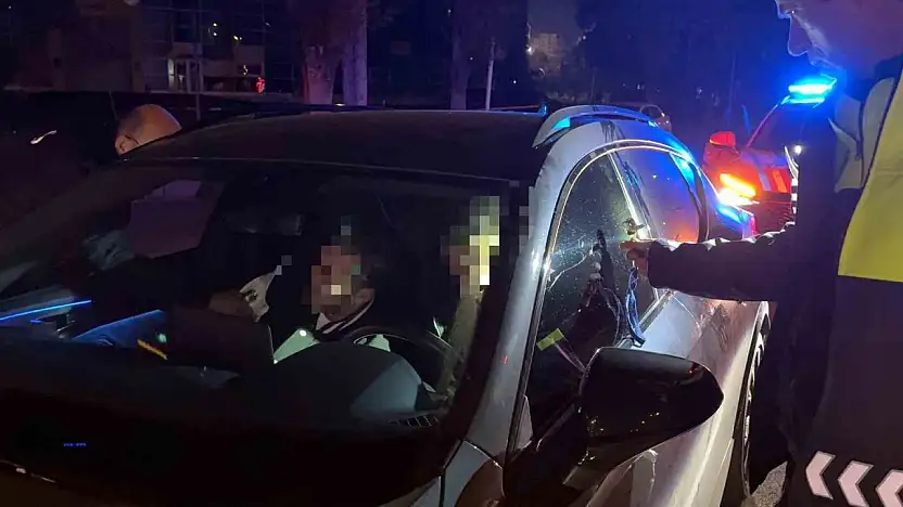 Kayseri'de kırmızı ışıkta uyuyakaldılar! Gerçek polis kontrolünde ortaya çıktı