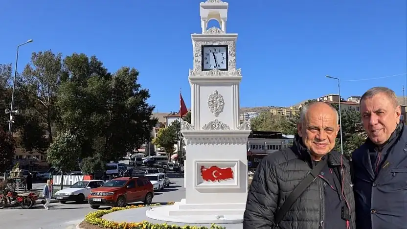 Kayseri'de o ilçeye saat kulesi yaptırmıştı! Başkan İspanya'da bir araya geldi
