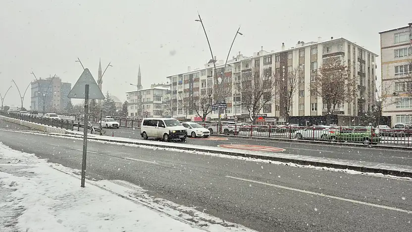 Kayseri'de oraya gidecekler dikkat! Kar yağışı başladı