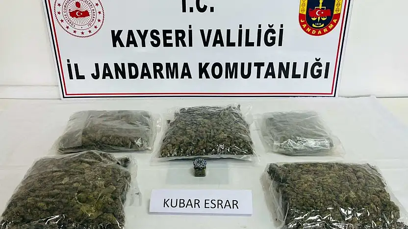 Kayseri'de sehpanın içine gizlenmiş kilolarca esrar ele geçirildi