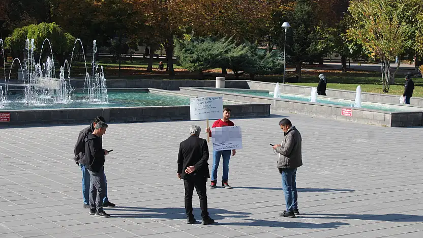 Kayseri'de tek kişilik eylem! İşte nedeni...