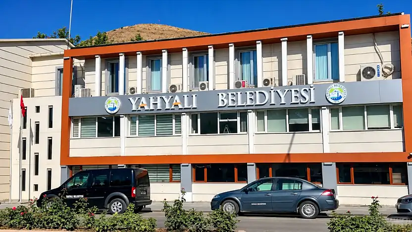 Kayseri'de yol kenarlarındaki elmalar gündem oldu! Belediyeden açıklama geldi