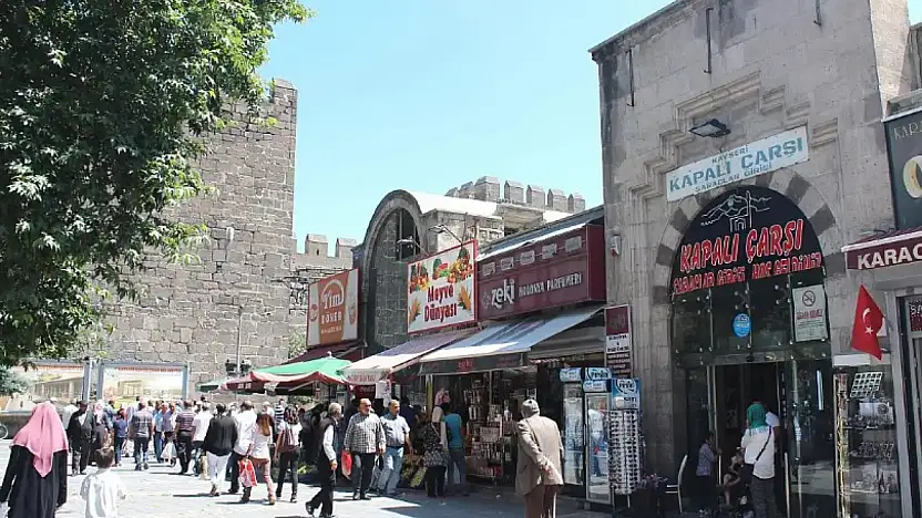 Kayseri'deki 800 yıllık çarşı, lüks AVM'lere karşı