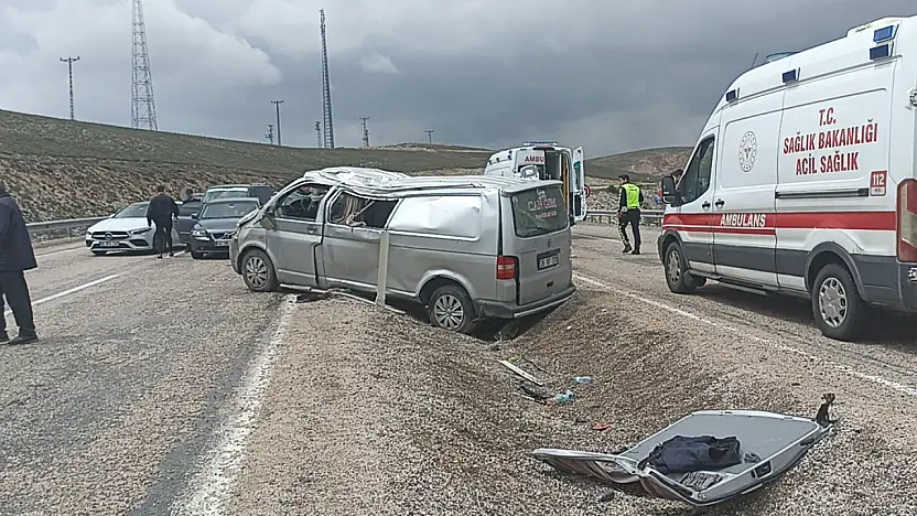 Kayseri'den Malatya istikametine giden araç kaza yaptı! 1 ölü 8 yaralı