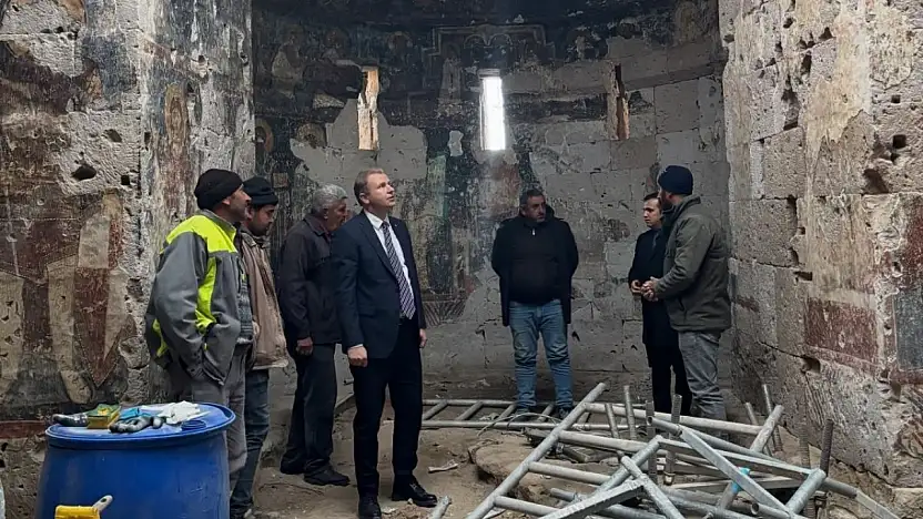 Kayseri'nin 'şanslı' Kaymakamı bin 700 yıllık kiliseyi inceledi!