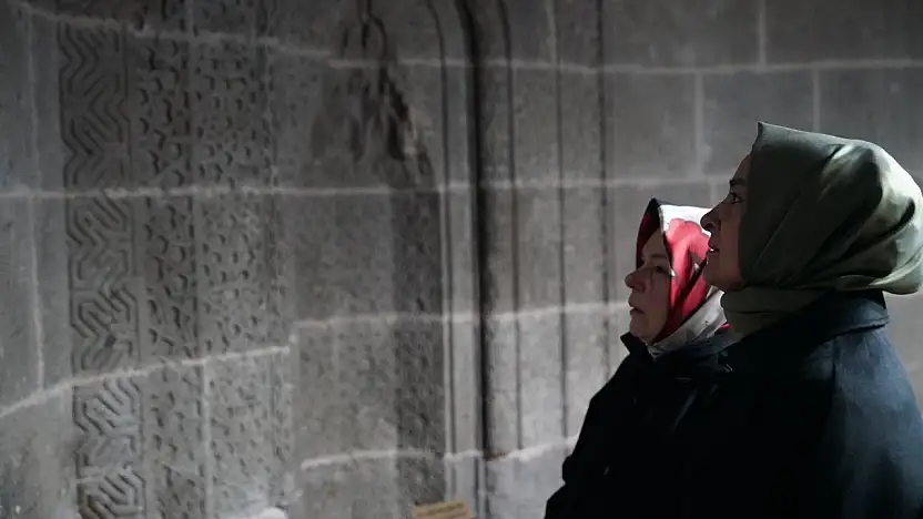 Kayseri'ye gelen eski Bakan sessiz sedasız bakın nereyi ziyaret etmiş?