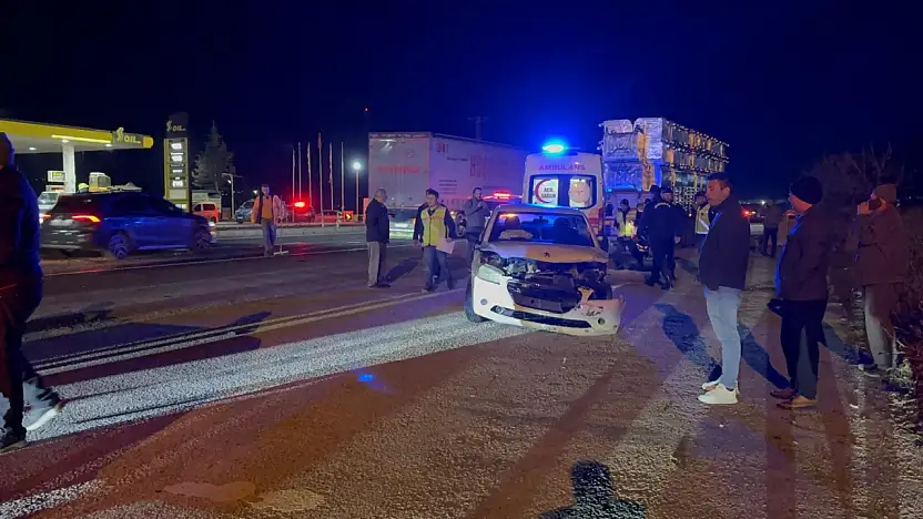 Kayseri yolunda yolcu otobüsü ile tır çarpıştı! Kazaya giden astsubaya otomobil çarptı