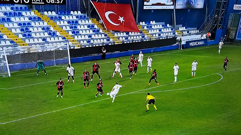 Kayserispor Karagümrük karşılaşmasında ilk yarı sona erdi