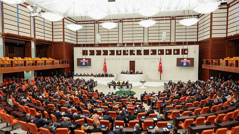 Meclis'te oldu! 'Kayseri ayağa kalkacak, Kayseri'nin sesinden korktular! Kayseri'yi susturmayın' diye sesler yükseldi