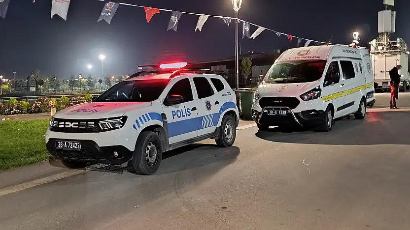 Millet Bahçesi'nde bıçaklı-yumruklu kavga: 2 yaralı