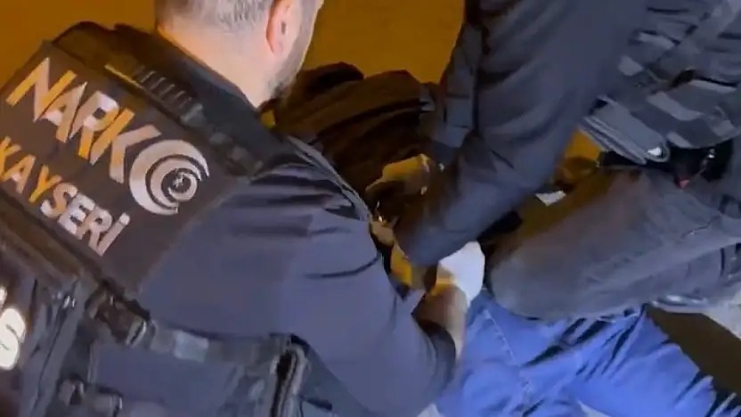 Narkotik köpeği Jack bal tenekeleri içinde buldu: Sanık kendini böyle savundu