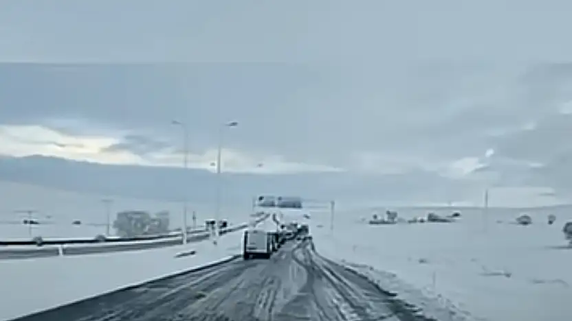 O yollar küçük araçlar ve otobüsler için açıldı