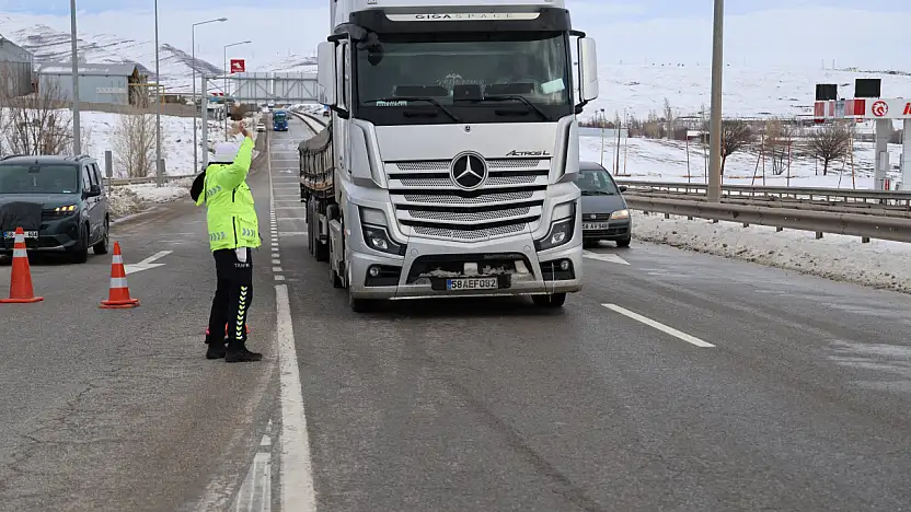 Son dakika! Kayseri-Sivas kara yolu kapatıldı