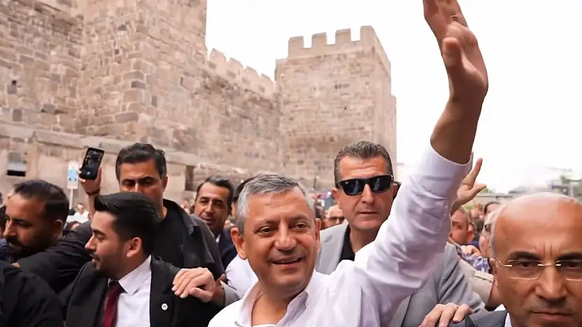 YENİ Parti Lideri Özgür Özel'in Kayseri ziyaretinde dikkat çeken işaret!