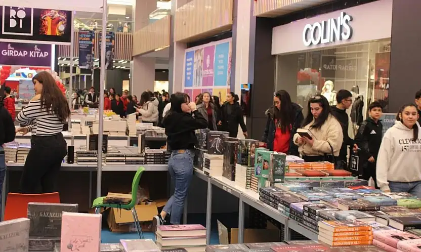 100'den fazla yazar, binlerce kitap Kumsmall'da sizi bekliyor