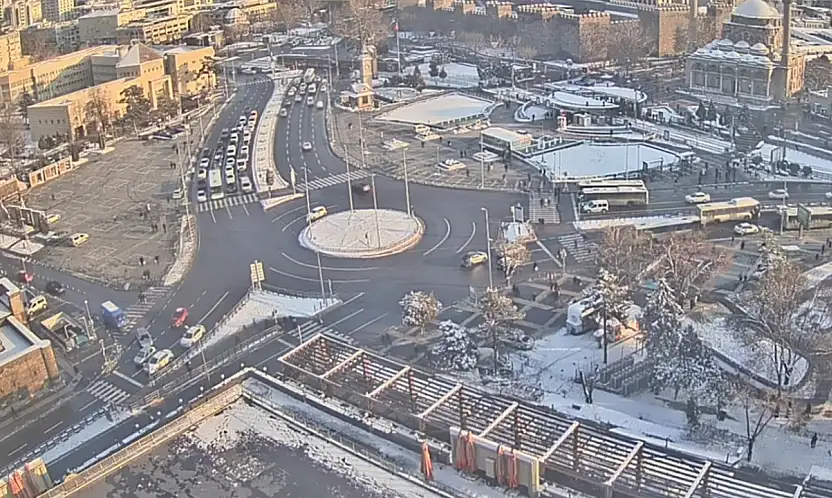 -13 derece soğukta akın ettiler! Kayseri'de şaşırtmayan manzara