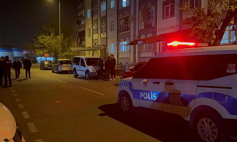 Ablasının atladığı pencereden atladı