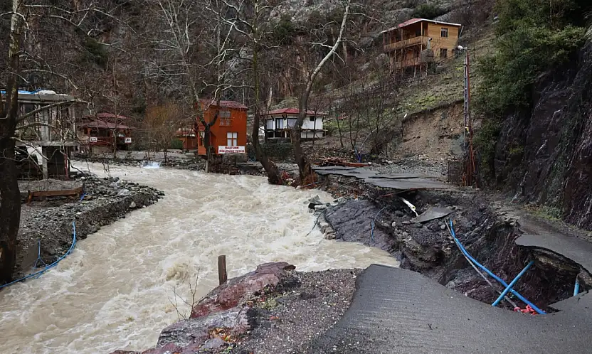 Afetin vurduğu bölgeyi Başkanlar adım adım gezdi