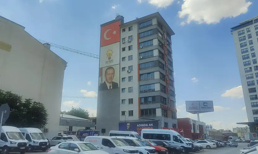 AK Parti Kayseri il binasında hareketli saatler