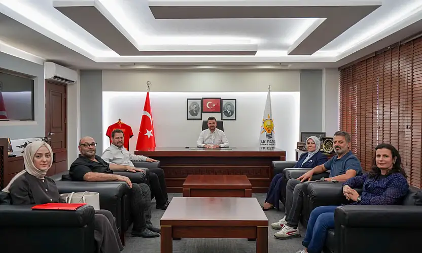 Diğer partilere meydan okuyan AK Parti Kayseri yönetimi toplandı