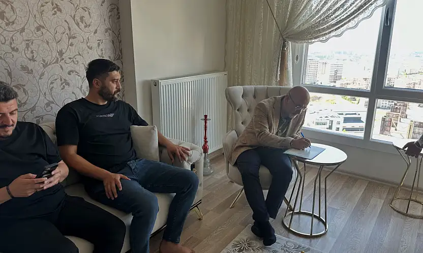 AK Parti Milletvekili Kayseri'de ev  ev dolaşıp, kendi elleriyle form doldurdu