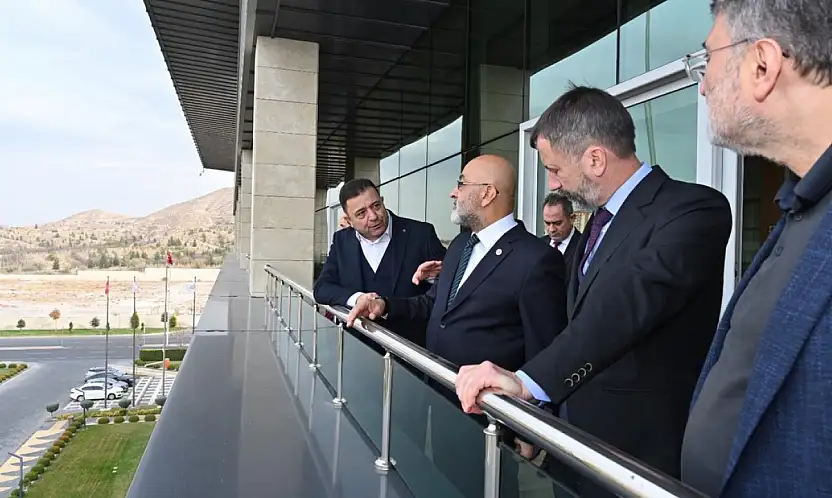 AK Partili vekil dediğini yaptı ve bakın Kayseri'ye kimi Çek'ti!