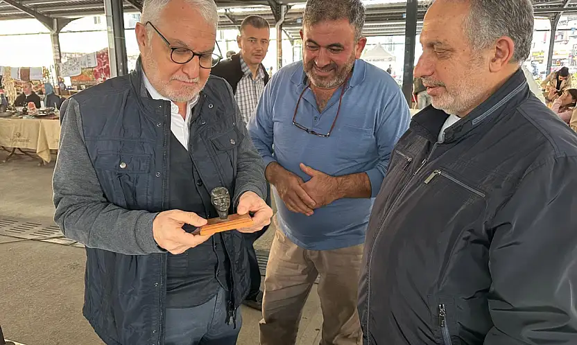 Antika pazarında Atatürk büstü