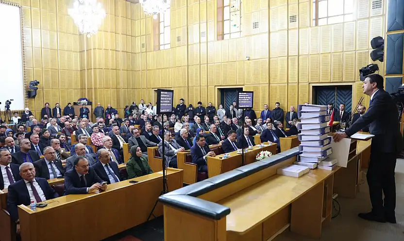 Arıkan kürsüye 1 milyon 214 binden fazla imza ile çıktı