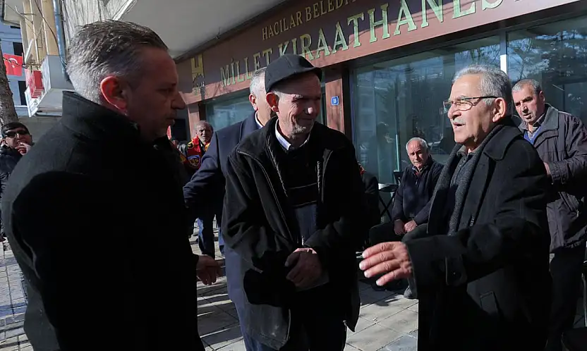 Başkan Büyükkılıç, önüne çıkan her vatandaşa bakın ne dağıttı!