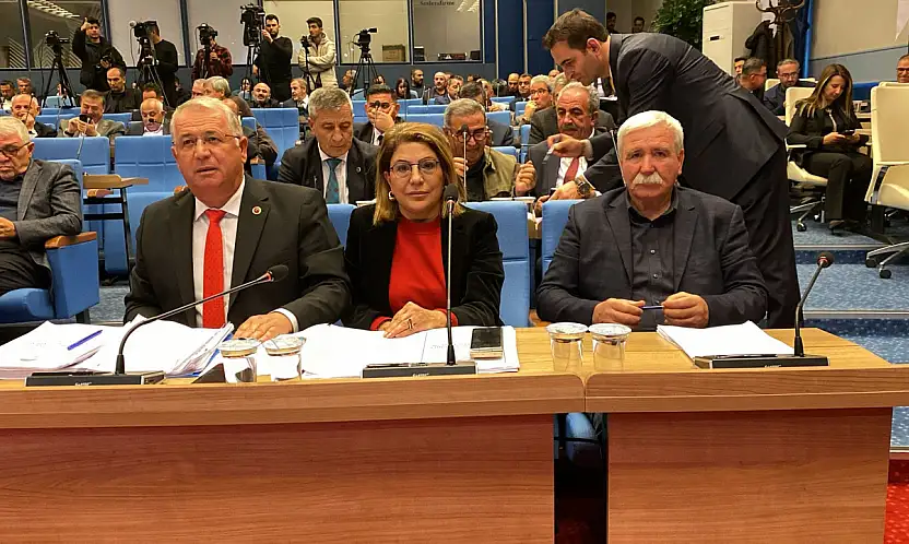 'Belediye meclis üyesinin görevi içi boş denetim lafları yapmakla, el kaldırıp indirmekle, çekimser uydurmacılığıyla bitmiyor'