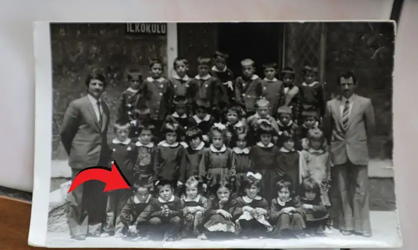 Bu fotoğrafta Kayserili belediye başkanı da var! Öğretmenini ziyaret etti