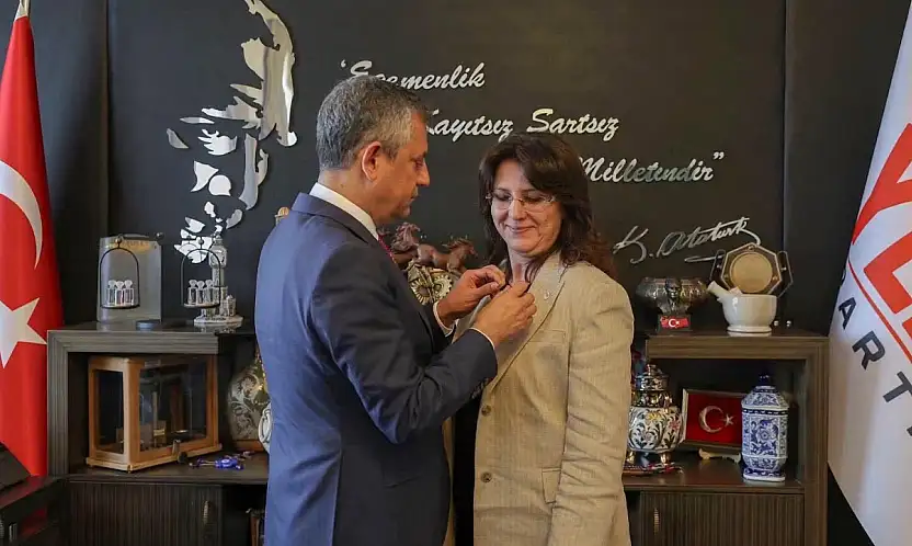 CHP İl Başkanı'ndan dikkat çeken iddia: Rozet taktı ama istifa etmedi!