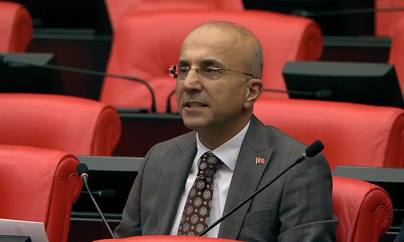 CHP'li Genç:  'Ay yıldızlı al bayrak bu milletin ortak onurudur'