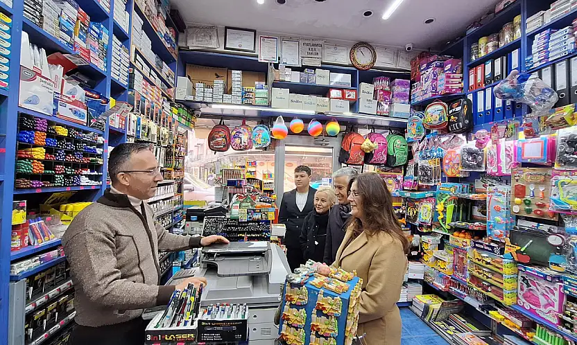 CHP yönetimi esnafı dinledi! 'Çarşı pazarda yaprak kımıldamıyor'