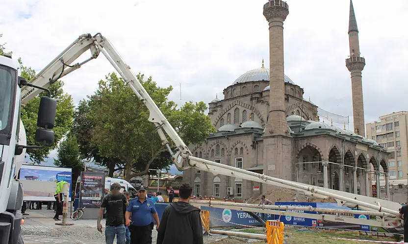Cumhuriyet Meydanı'nda korku dolu anlar! 5 kişi yaralandı