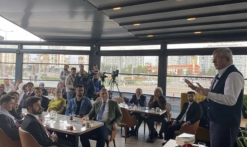 Davutoğlu'dan Erciyes Üniversitesine gönderme: Salonların yasaklanması, girişlerin engellenmesi, baskılar bizi engelleyemez!