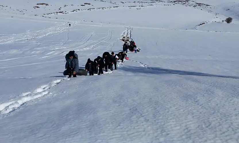 Erciyes'in eteklerinde tehlikeli eğlence! Onlarca kişi bakın ne için buluştu?