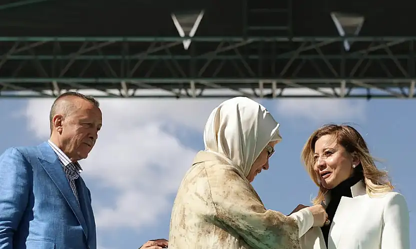 Erdoğan'ın Kayseri Meydanında rozet taktığı isim Yen Parti'ye mi geçiyor?