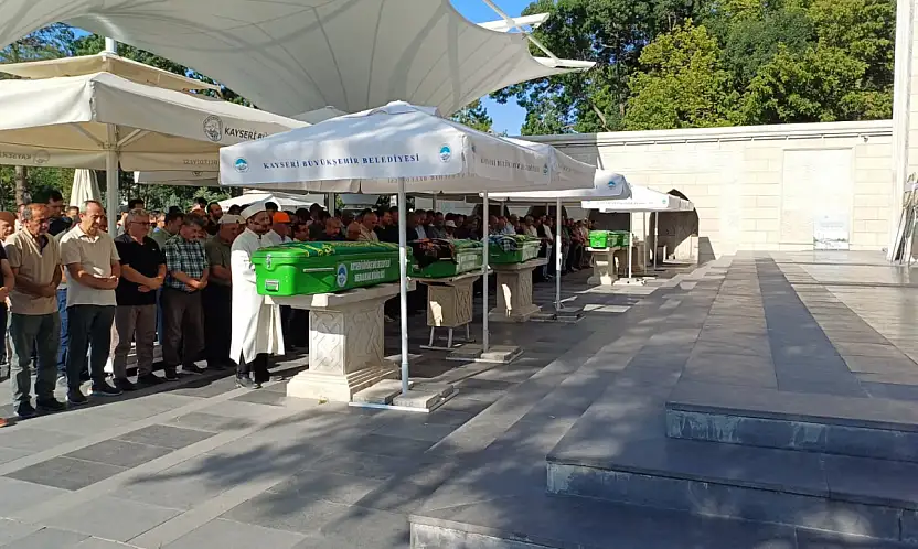 Kayseri'de eşi tarafından öldürülen 2 çocuk annesi kadın toprağa verildi