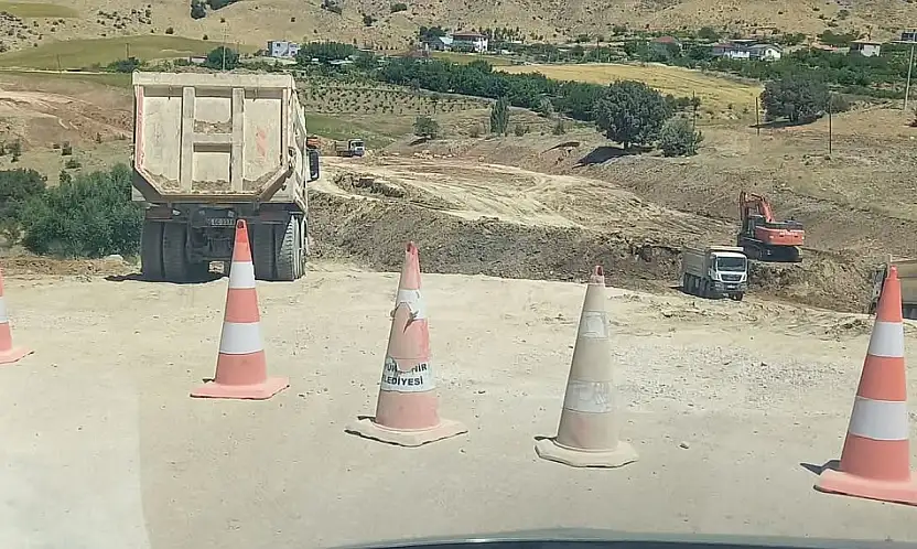 Eski Başkan: O yolu bitirin Kayseri Meydanında şükür tatlısı dağıtacağım