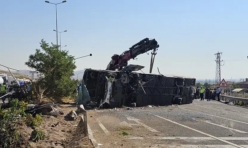 Flaş! Kayseri'de yolcu otobüsü devrildi
