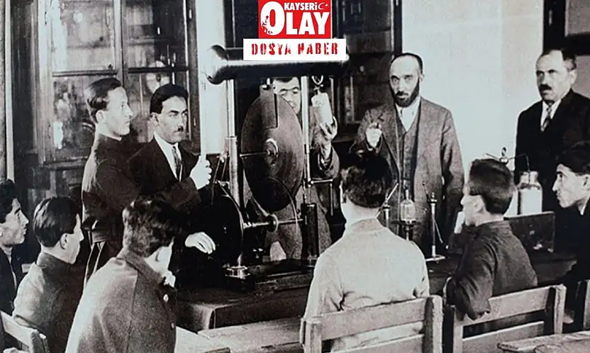 'Taş Mektep Hatıraları 1' Fotoğraftaki Kayserili öğretmenin Atatürk anısı