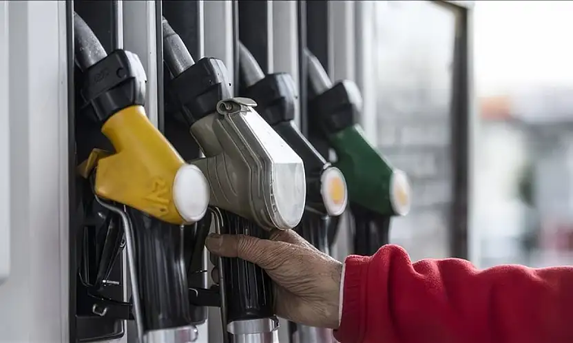 Gece yarısı tabelalar değişti! Kayseri'de motorin fiyatı ne kadar oldu?