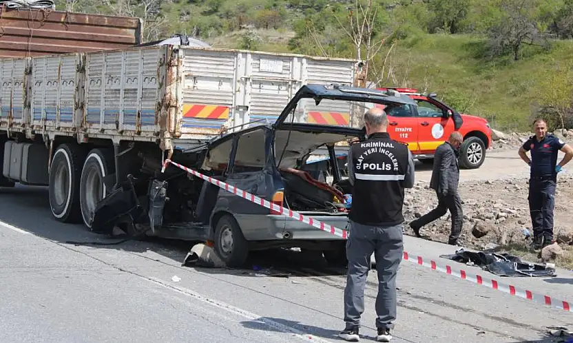 Hacılar'da kaza: Anne hayatını kaybetti, oğlu ağır yaralı
