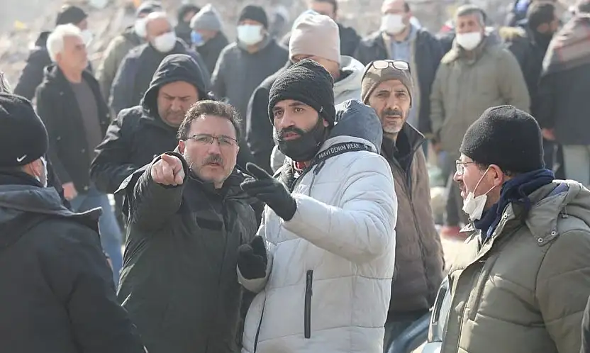 Herkes Kayseri Valisi'nin bu halini konuşuyor! 'Kılık kıyafet saç baş dağılmış'