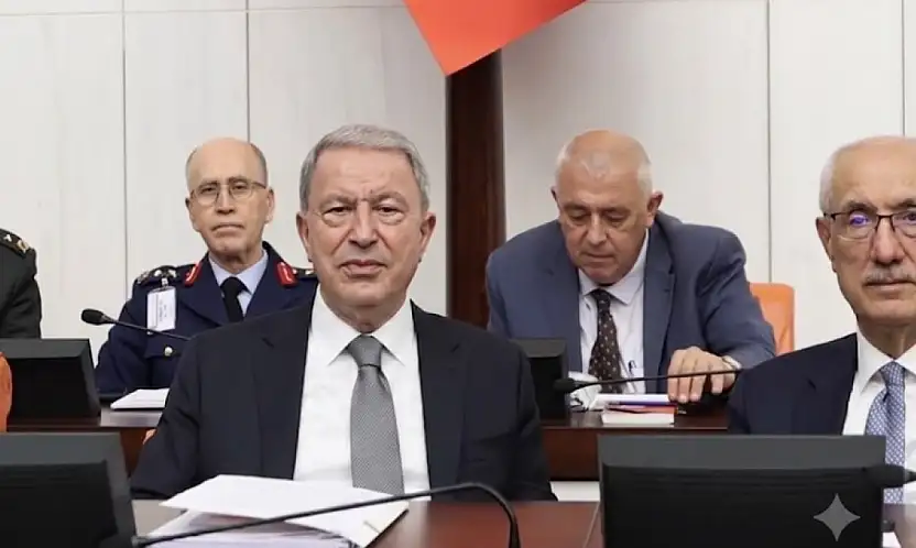 Hulusi Akar'dan destek: Sözleşmeli erlere kamu kapısı açılıyor