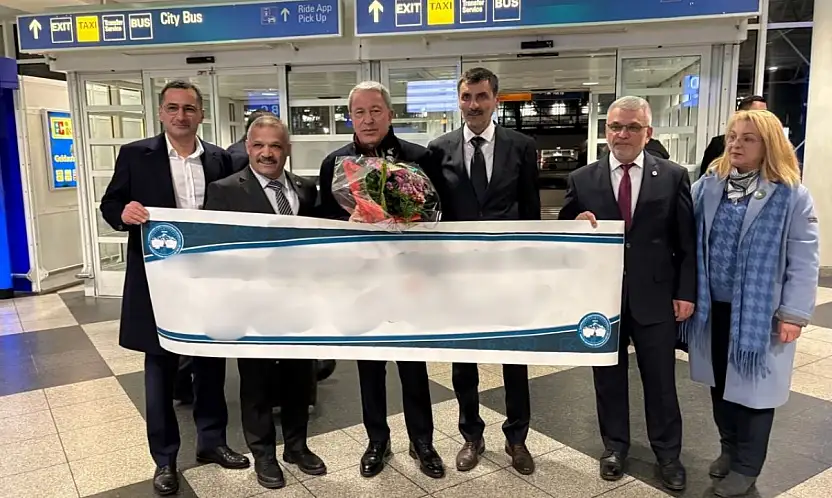 Hulusi Akar'ı Almanya'da Kayserili o isim karşıladı!